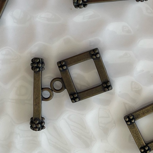 10 Pretty Toggle Clasp Findings, in Antique Brass Tone for Jewelry Craft Making - Picture 3 of 3